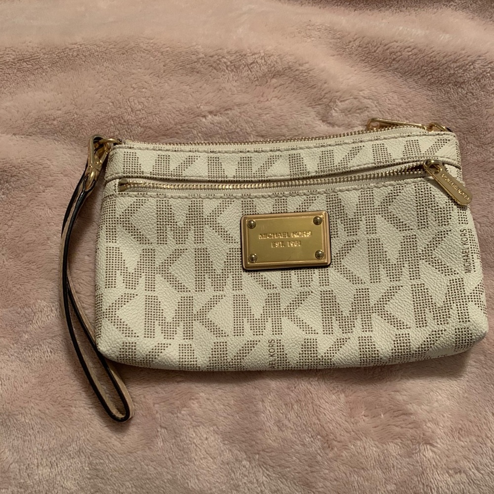 Michael Kors vanilla wristlet
